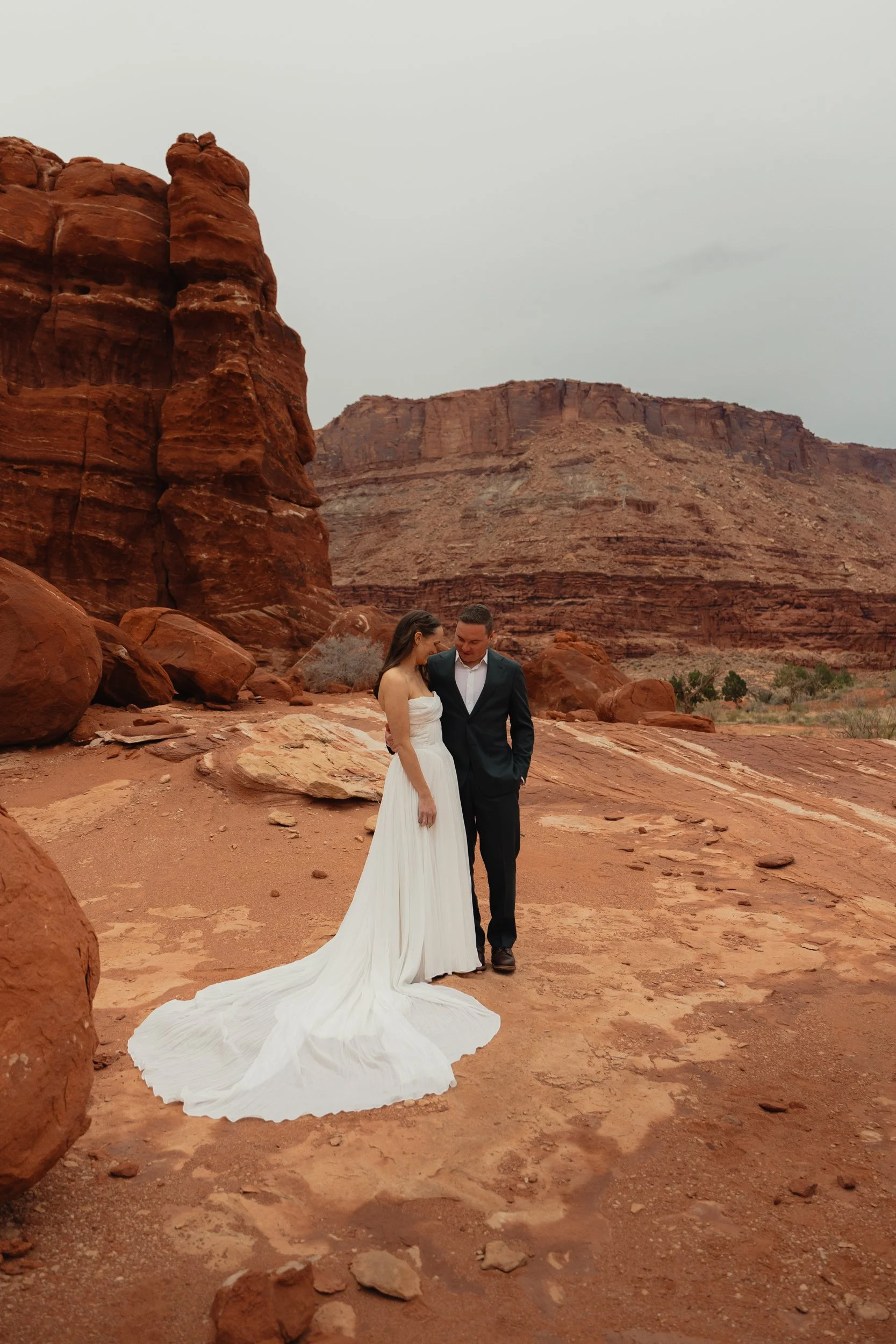 rainy moab elopement with the hearnes