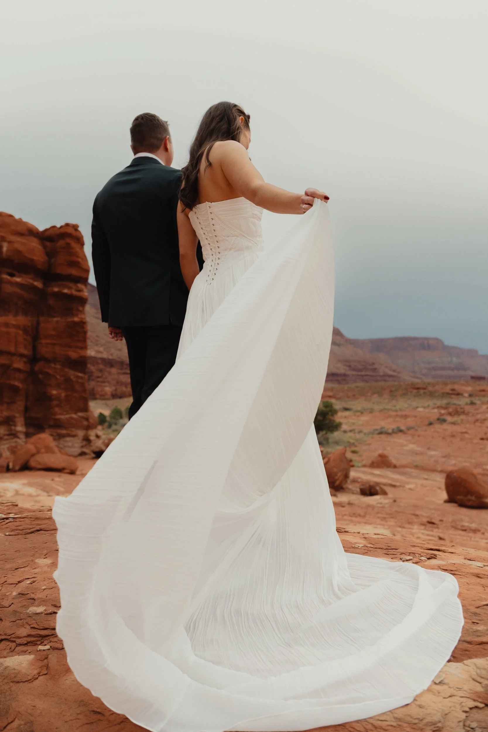 rainy moab elopement with the hearnes