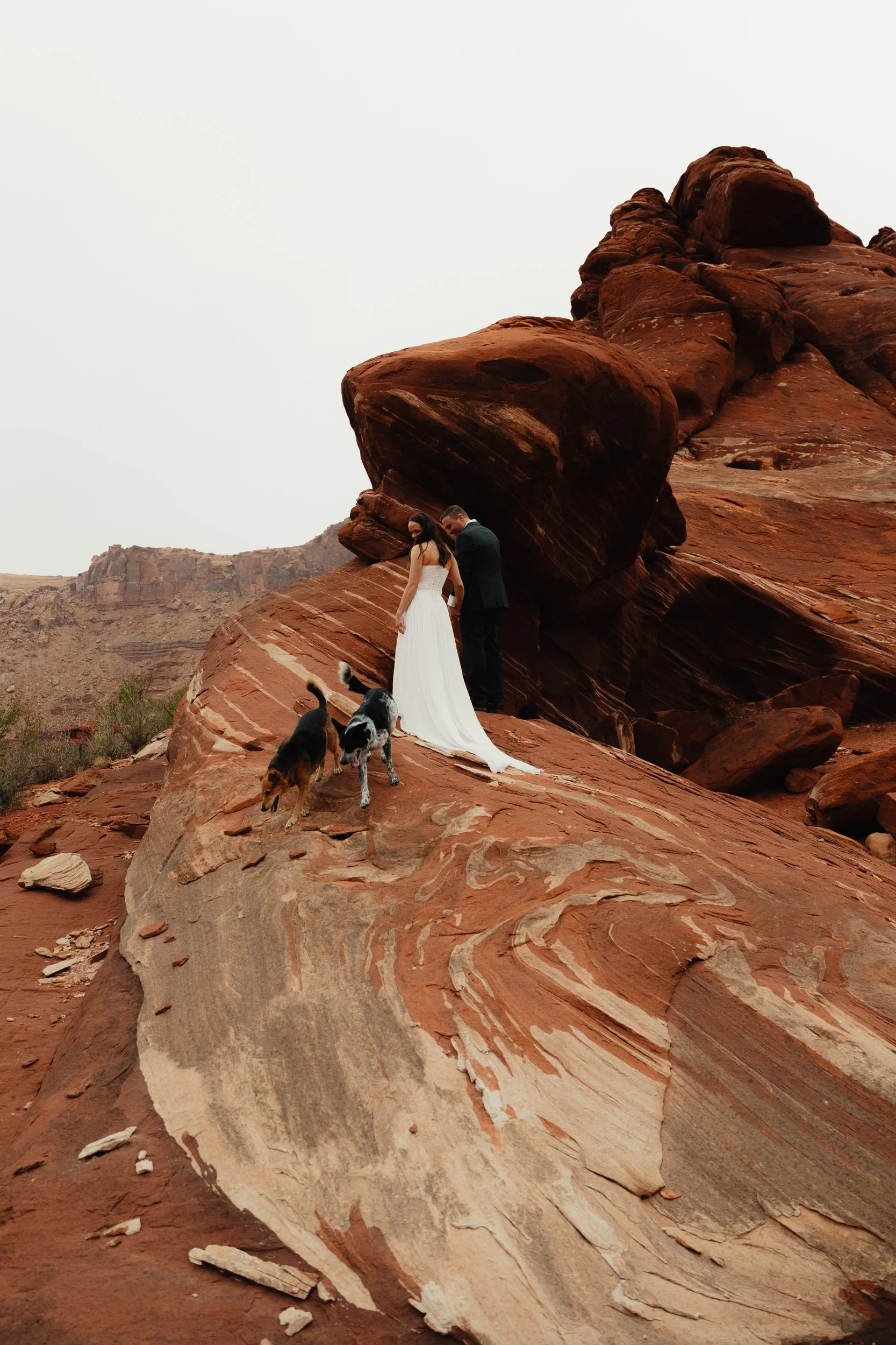 rainy moab elopement with the hearnes