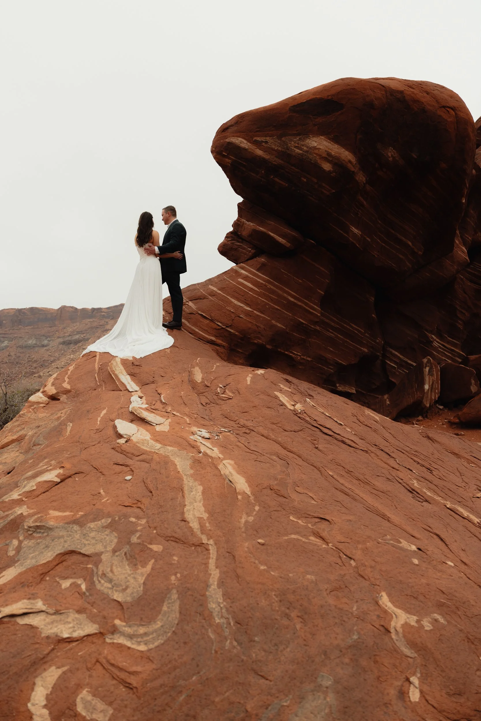 rainy moab elopement with the hearnes