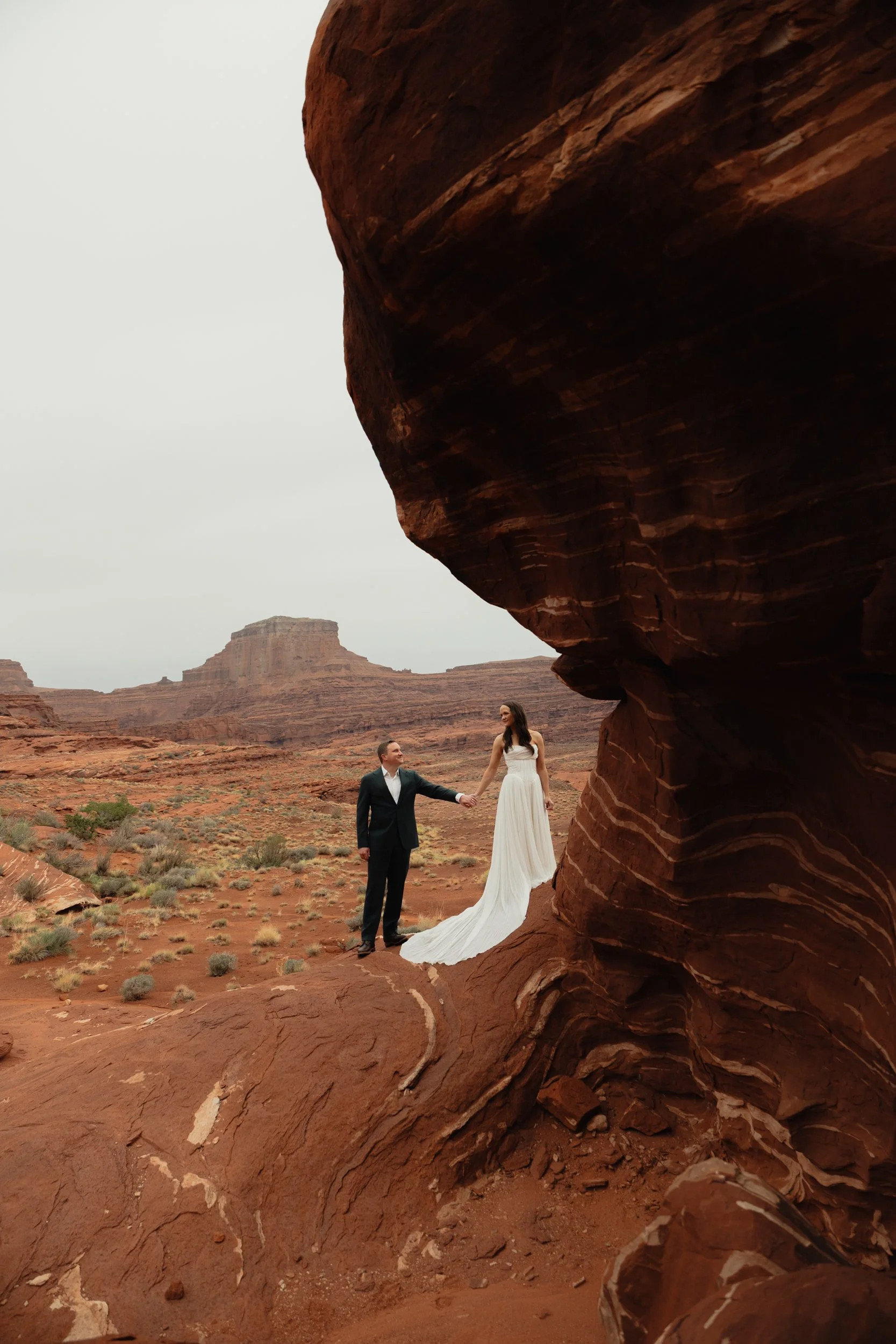 rainy moab elopement with the hearnes