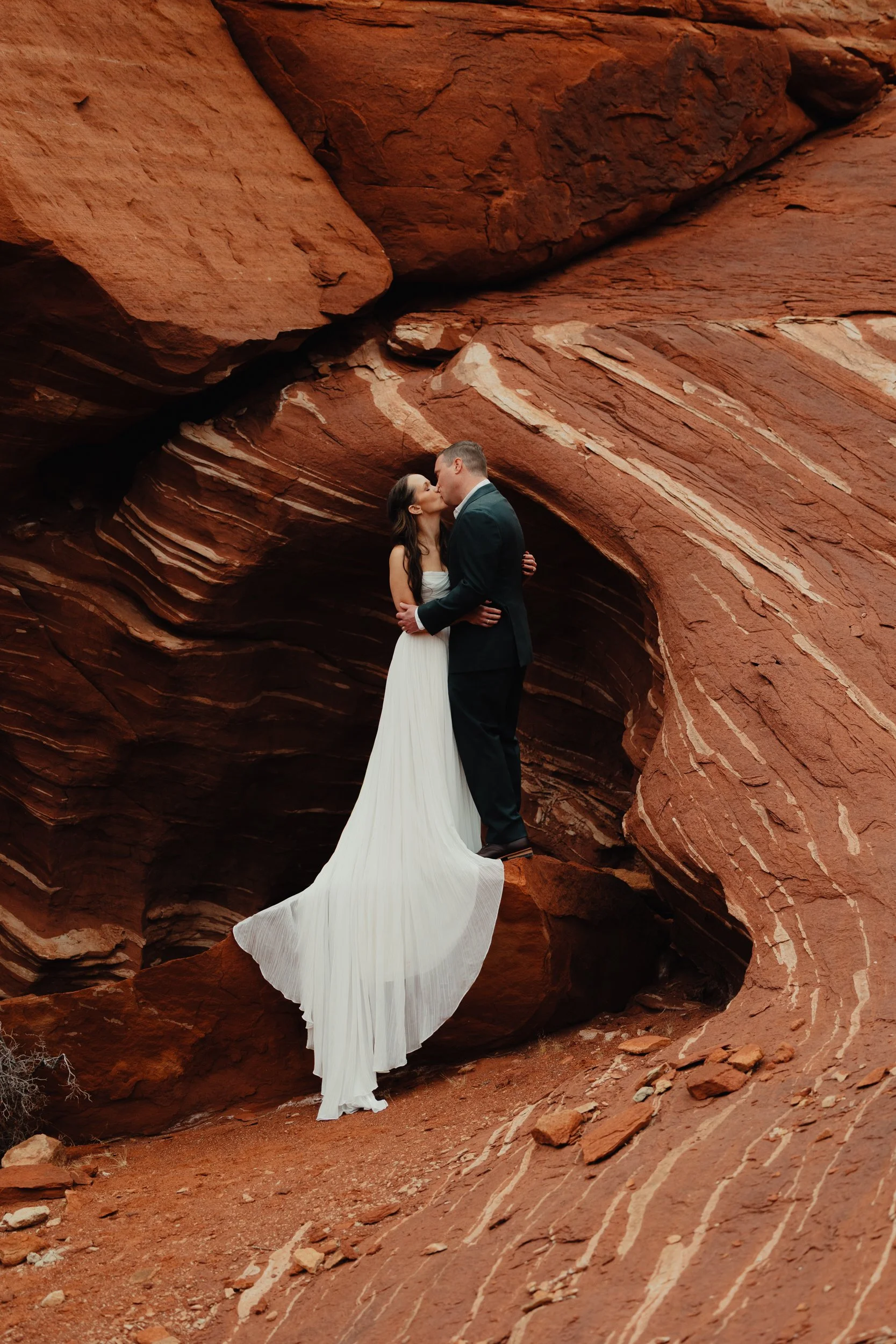 rainy moab elopement with the hearnes