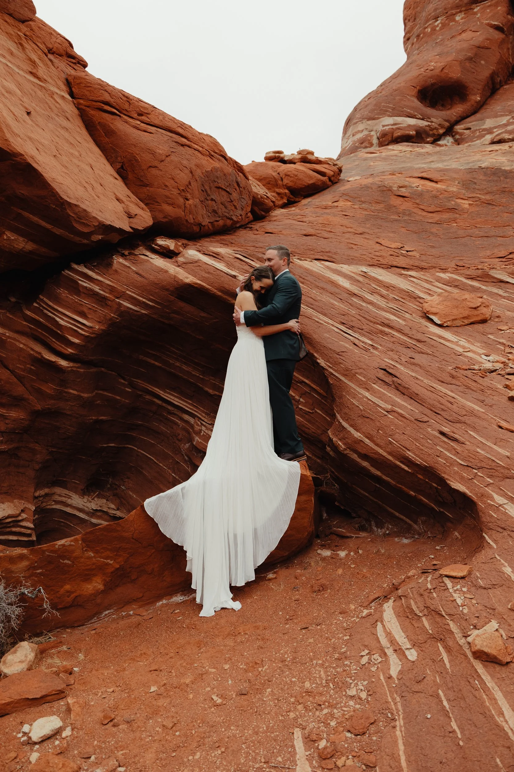 rainy moab elopement with the hearnes