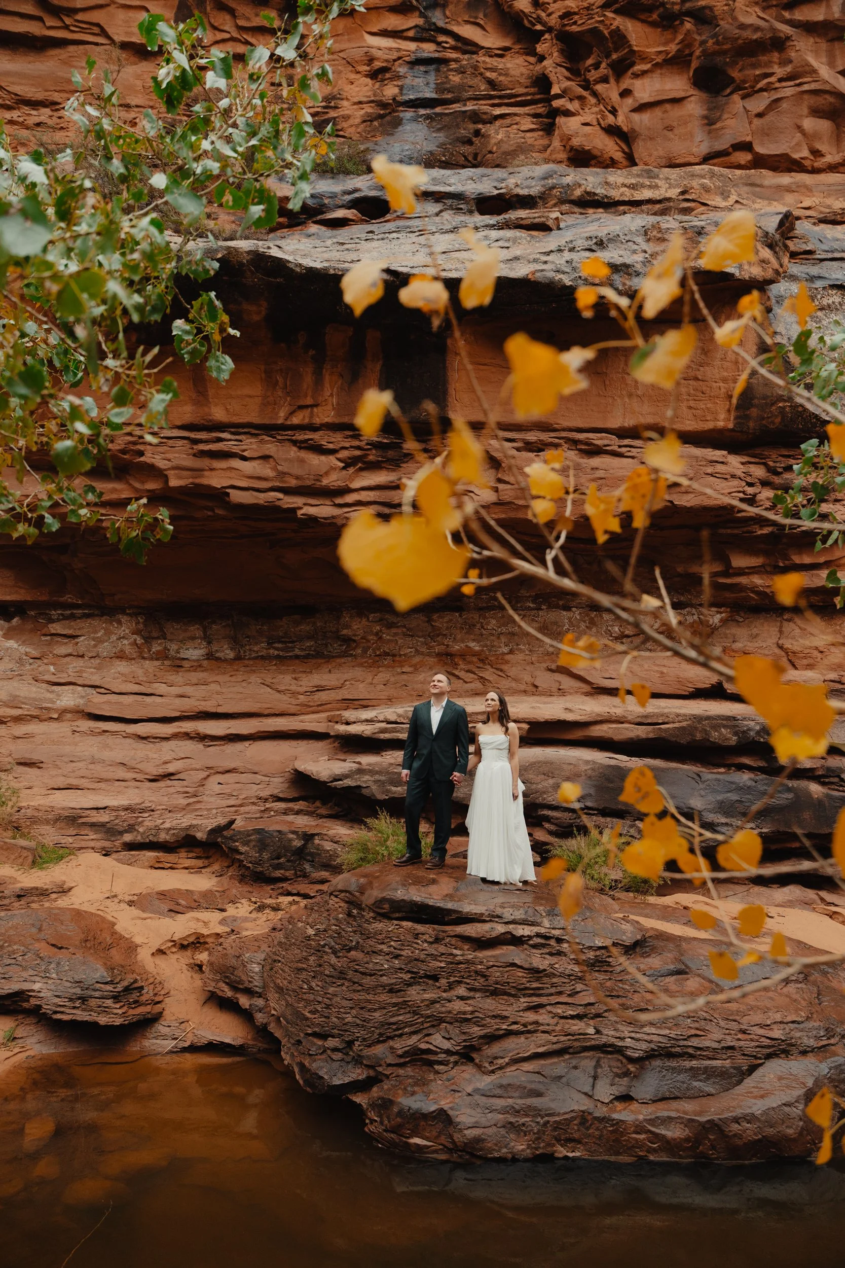 rainy moab elopement with the hearnes