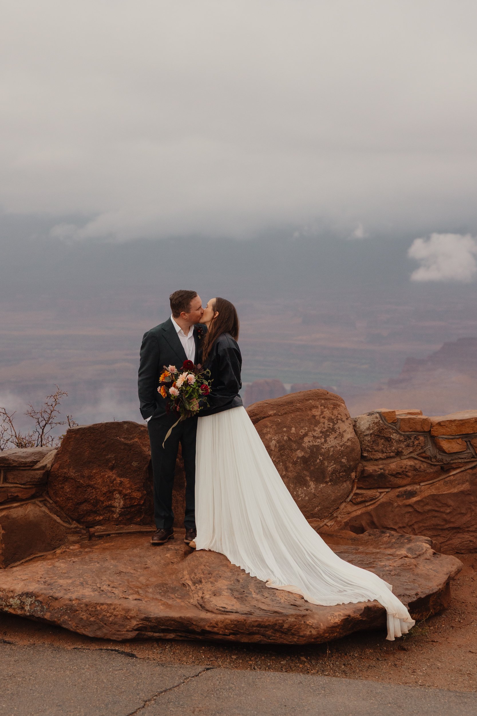 rainy moab elopement with the hearnes