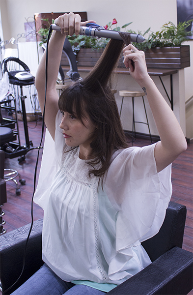4) For top,gather hair and pull up, lightly press hair and curl from bottom. Tip: If you want more waves, open the curling iron and wrap your hair from the roots to the middle. Wait 10 seconds and unwind.