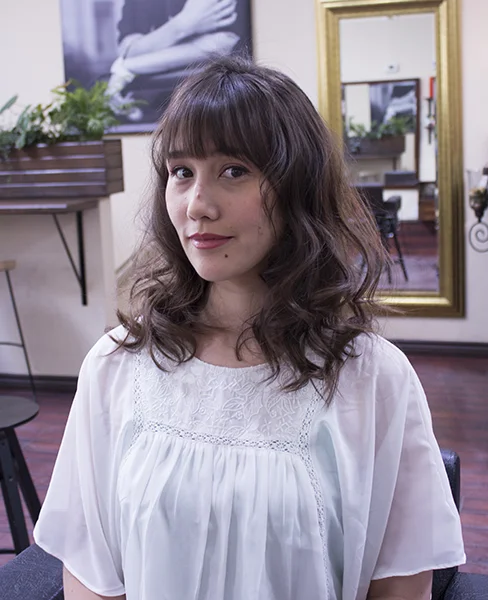 6) Loosen the curl with your fingers to make it look a little messy and you're done!