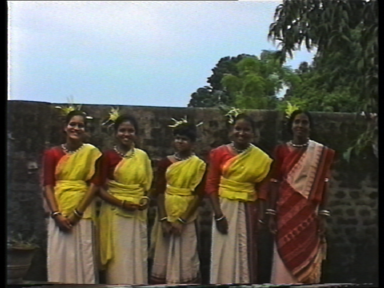 india-pal-women-five-costume.jpg