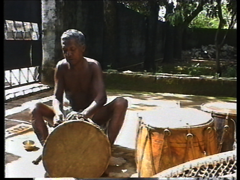india-pal-man-drum-maker.jpg