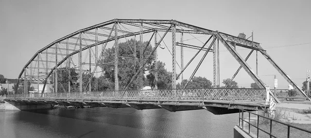 Traer_Street_Bridge.jpg