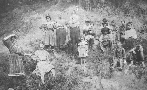 Possible Garrett family gathering, date and place unknown Charles R. Garrett may be in back row with the dark hat. Other persons are not known.
