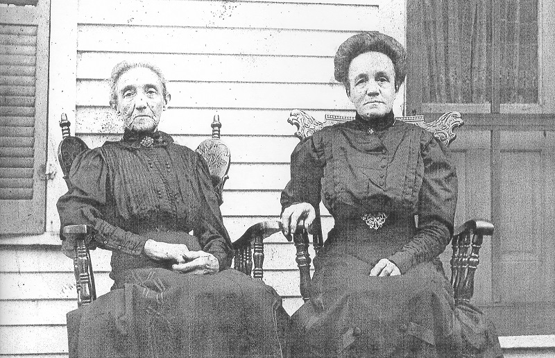 Undated photo, probably after 1910. Location unknown. L-R: Lucy Coleman Garrett and Emma (Mamie) Garrett Kimberley