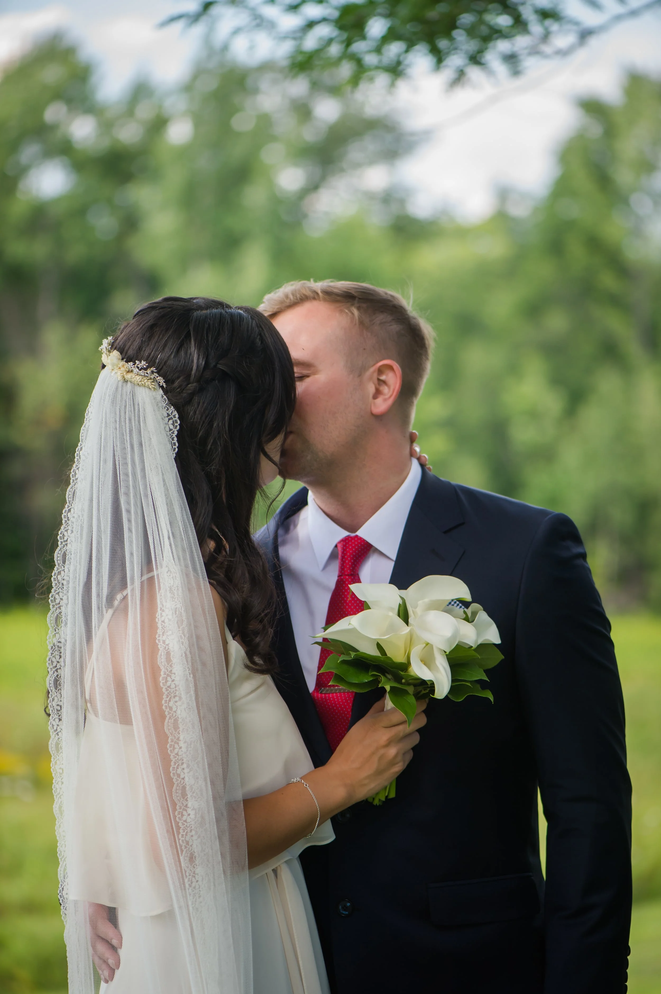 Kimberly wearing a Sussex Veil - Dried flower comb, floor length ivory veil with Rexcote lace edge