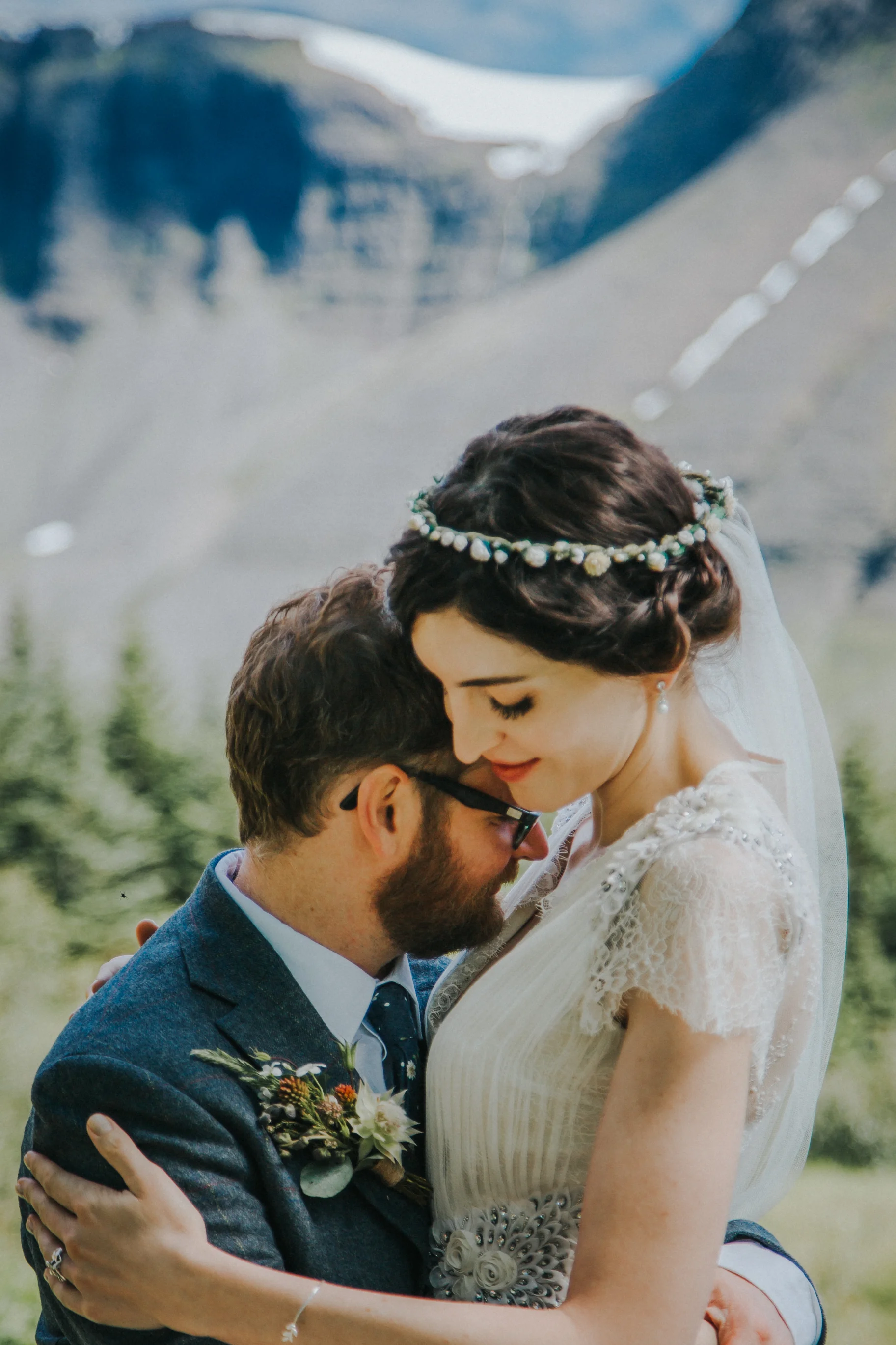Becky wearing a Yorkshire Crown and veil - detachable floor length ivory veil with oriel lace