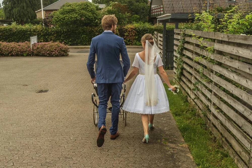 Josefine wearing the Padstow veil - Dotted drape ivory veil with floral lace bottom edge in fingertip (90cm) length Photograph by http://jeppezen.dk