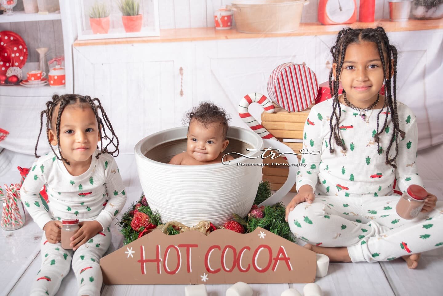Happiness is... Hot Chocolate 🍫☕
.
#trpicturesque #hotchocolate #hotcocoa #christmasphotos #sittersession #6months #adorable #santababy #marshmallow #candycane #baby #babyinacup #chunkybaby #winter #happiness #siblings #siblinglove #sibling