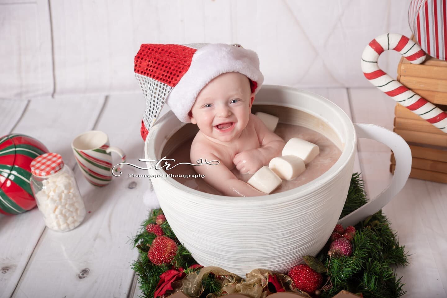 Merry Christmas Eve Eve !!
.
#trpicturesque #hotcocoasessions #hotchocolate #hotcocoa #christmasphotos #sittersession #10months #10monthsold #adorable #santababy #marshmallow #candycane #baby #babyinacup #chunkybaby #winter #happiness #christmaseveev