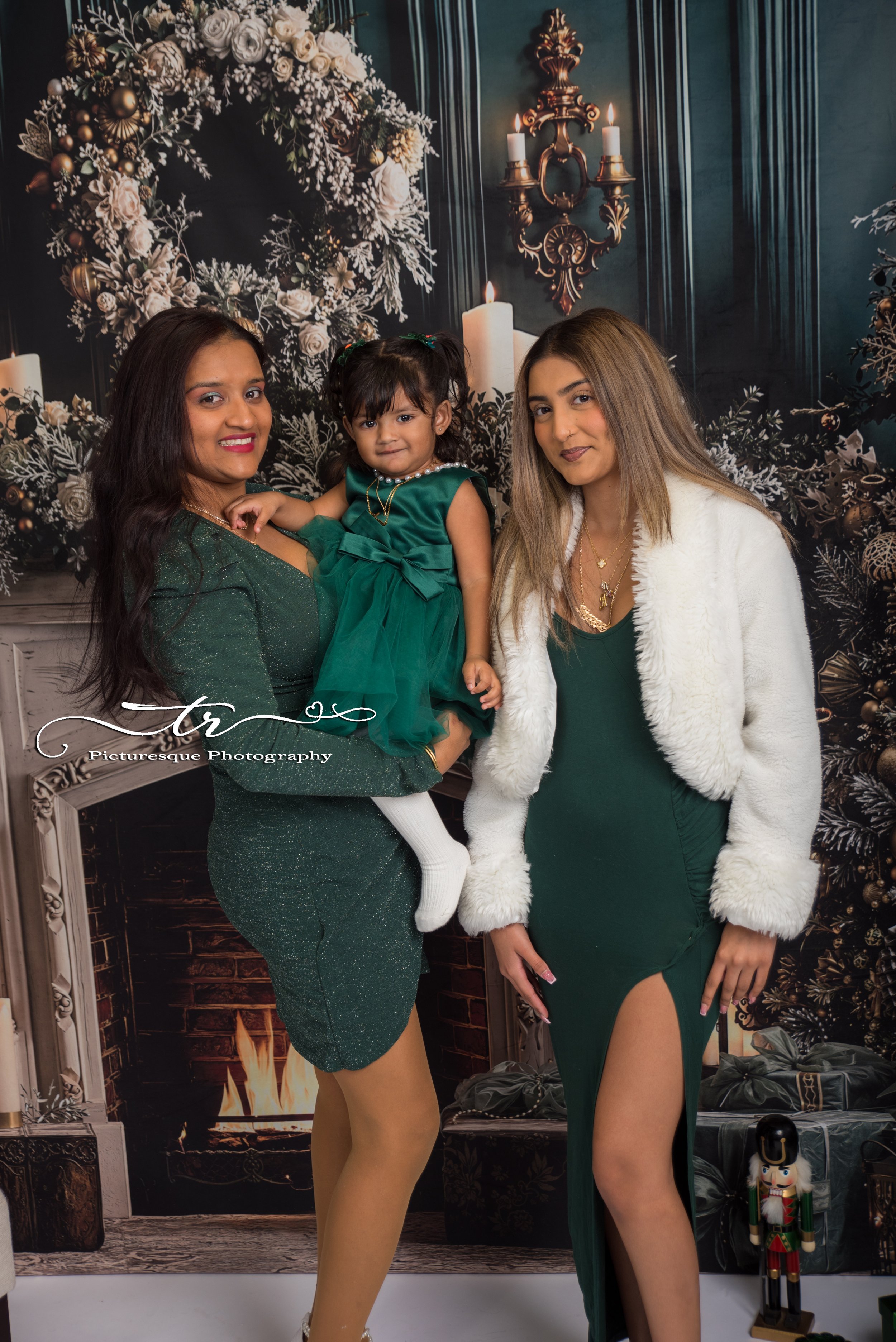 Seeta_Christmas2025-20.jpg