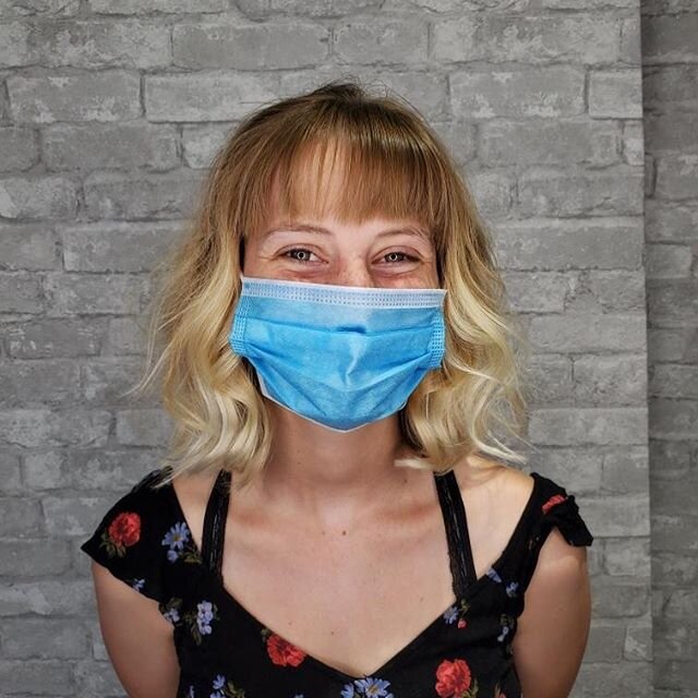 You can still see that smile through the mask 😍 Loving this look that @garrebear32 created. Brightened up those ends in time for summer! ☀️🌻 #fashionhair #downtownbrea #brea #salon5150 #breahairstylist #hairstylist #hair #orangecountyhairstylist #o