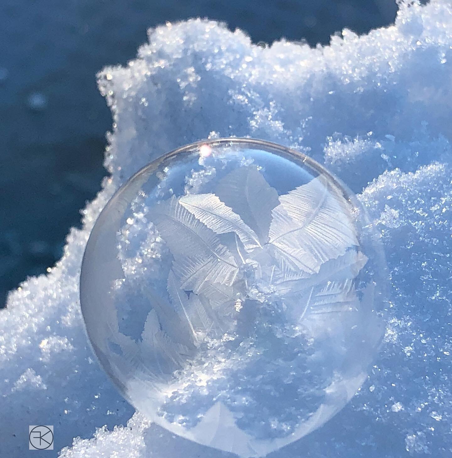 A frozen soap bubble photographed at 11 degrees F. #frozenbubbles #frozenbubblesphotography