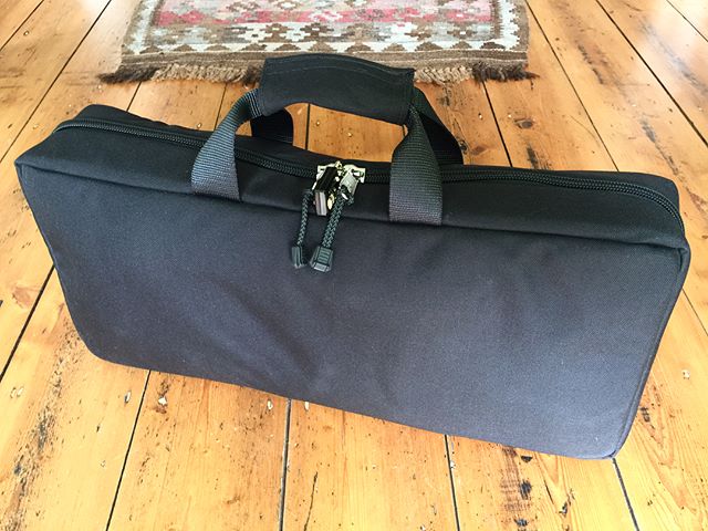 New stick bag!!
Custom made by Philippe @pv1designsew in Sydney.
Thanks mate, top job!👌🏼👌🏼
My old one was close to falling apart, and no stick bag out there had the pockets or config I needed...so, I had this made.
Depending on the gig, I travel 