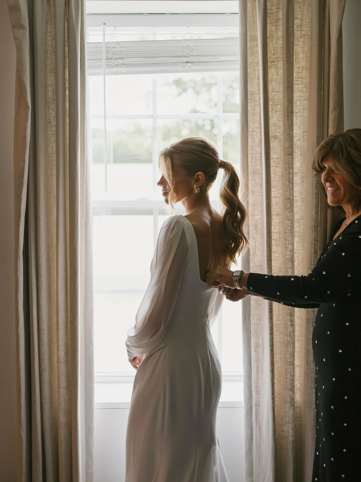 A silhouette of forever 💍! 

Hair @jojogoplinhair
MUA @sairaza_allure
Caterer @beyond_details
Cake @kaileycakesnashville
Content Creator @aspencreative_co
Dress @adornnashville @akristinbridal
Entertainment @mustachetheband
Florals @beyond_details
P