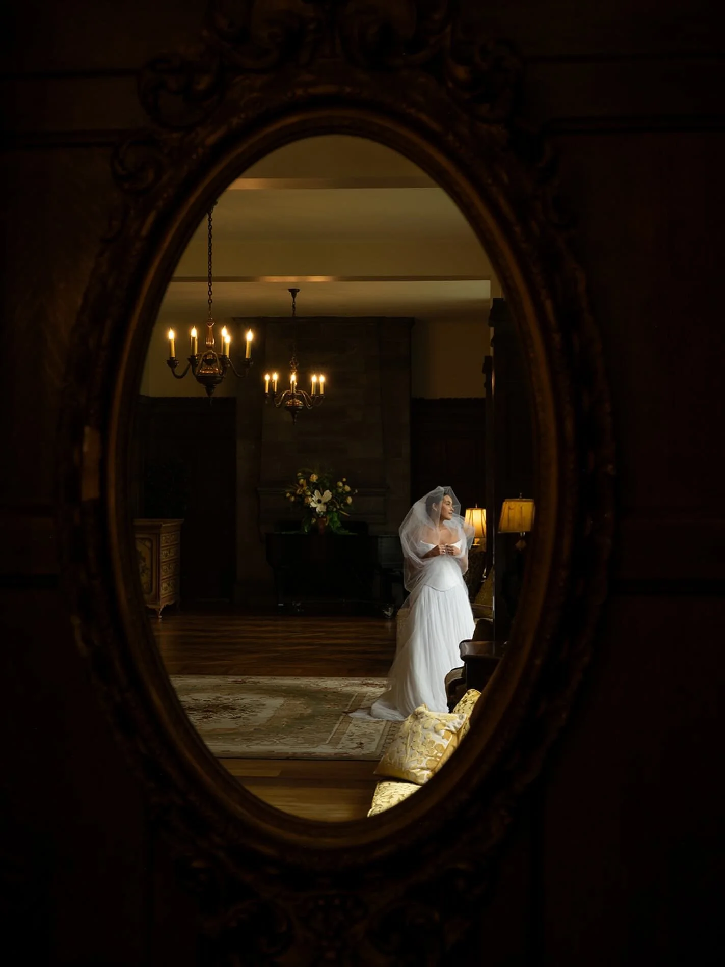 The stillness before the vows &gt; 

Hair @gracecbeauty 
MUA @sairaza.allure 
Caterer @aertsonhotel 
Cake @publix
Dress @sarahseven @thedresstheorynashville 
Photographer @kathythomasphoto
Planner @nashvilleweddingsbyrachel 
Venue @sbc_weddings 

&ld