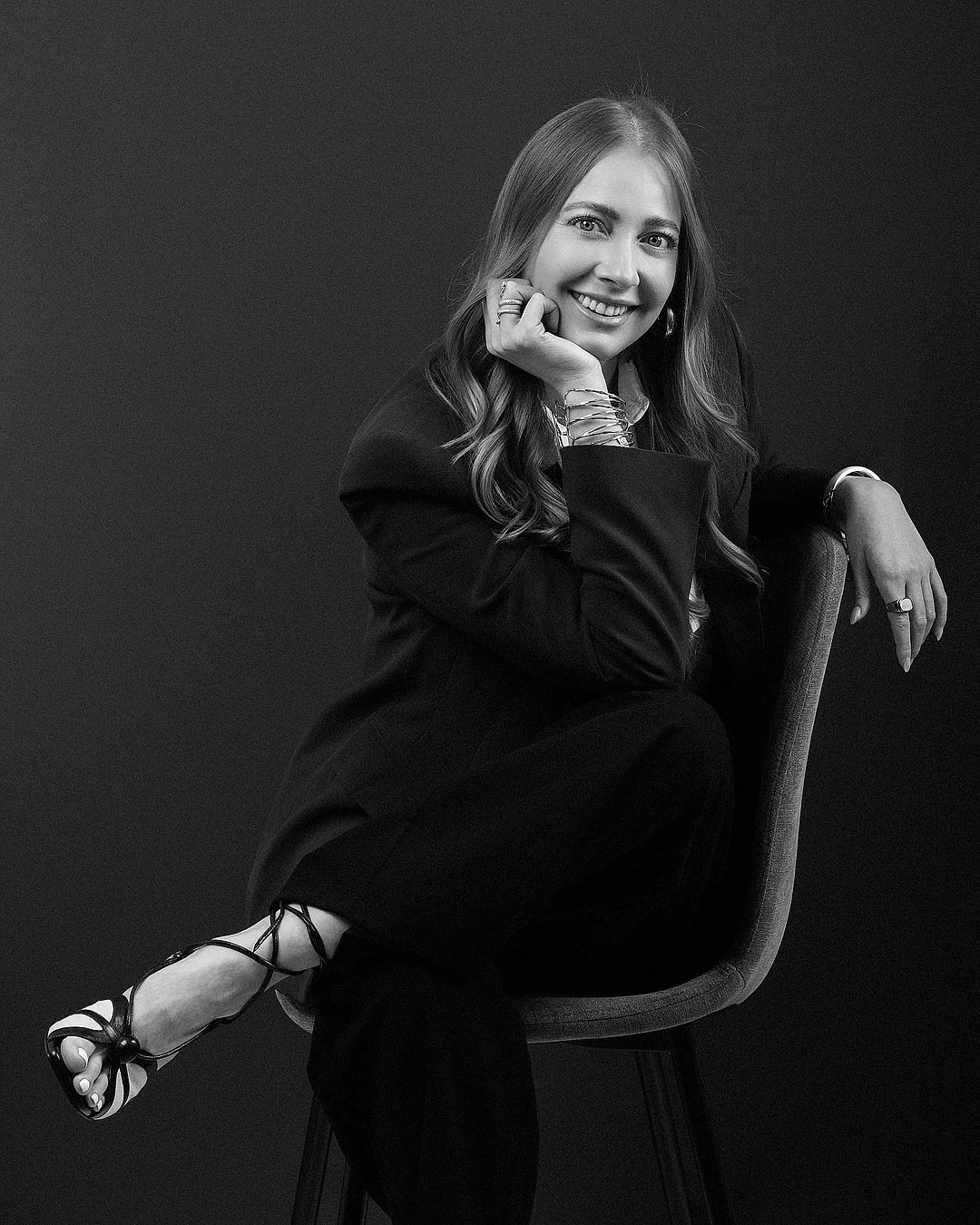 Hoy les comparto una sesi&oacute;n muy especial con Mich, una mujer con visi&oacute;n clara y un prop&oacute;sito firme.
En un mundo donde la primera impresi&oacute;n muchas veces es digital, tener fotos que proyecten qui&eacute;n eres realmente no e