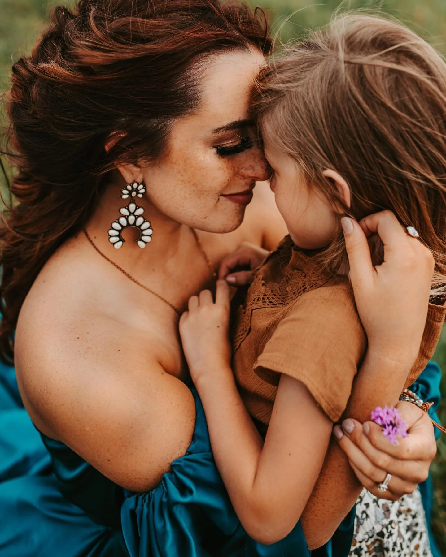 This past weekend was one I&rsquo;ll never forget. I attended the #WildAndRootedRetreat in the Flint Hills of Kansas with the amazing + hilarious @naomihopkinsphoto and the beautiful @ashleymarkerphotography photographed here with her precious daught
