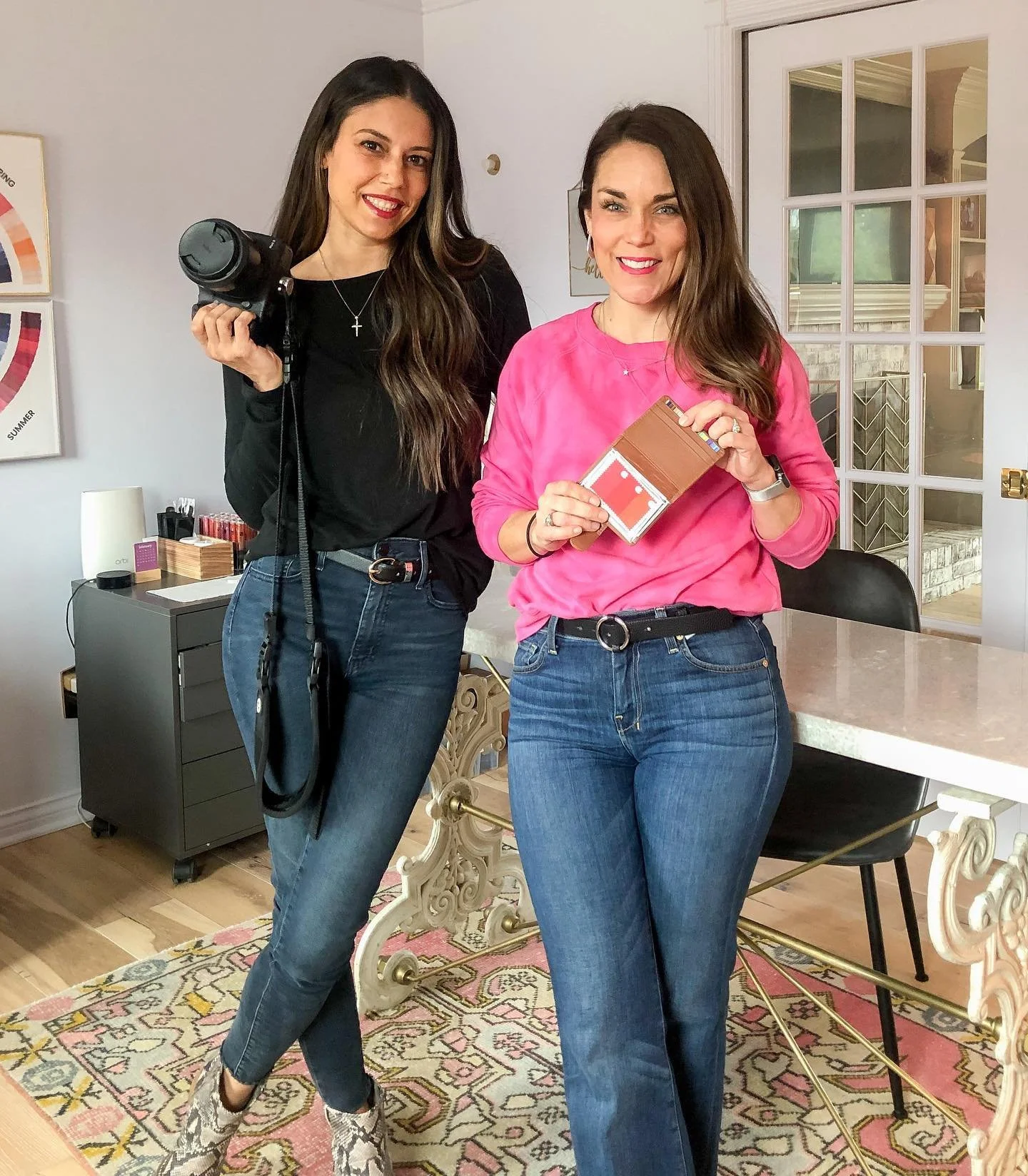 🔥🎉GIVEAWAY ANNOUNCEMENT! 
Who doesn't love a giveaway?! Iris Gloria Photography &amp; House of Colour Louisville have decided to partner up for an extra fun giveaway for a free 30 minute photoshoot at a location of your choice and a Color Analysis 