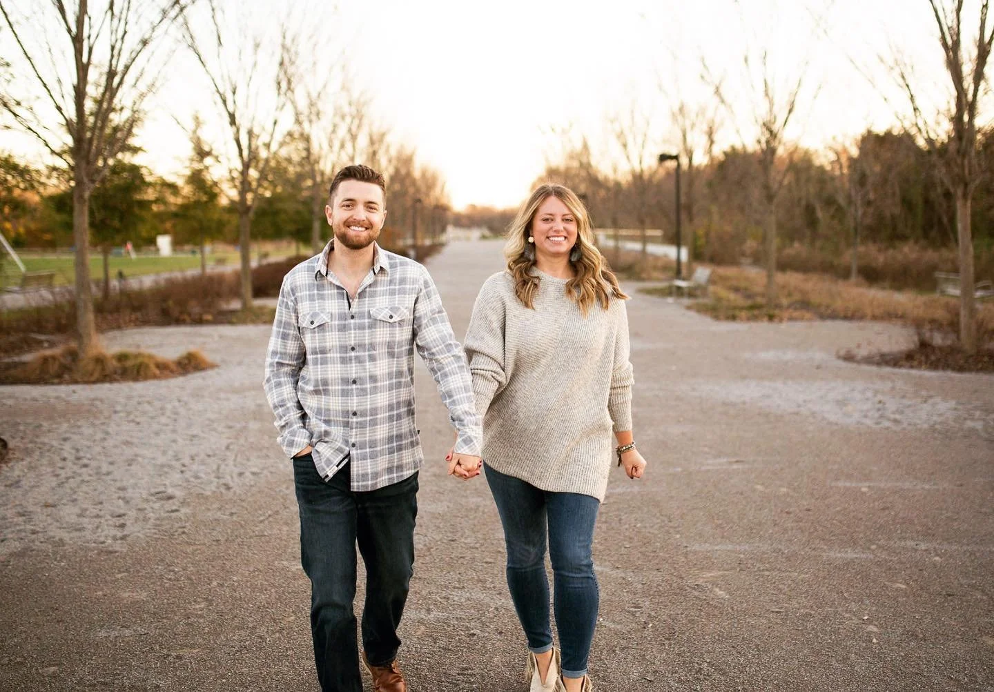 Whose enjoying this beautiful Kentucky weather and out taking a stroll??? Spring is in the air and I&rsquo;m here for it!!! (At this point I&rsquo;ll just take anything above 50&deg; 🤪😂)
.
.
.
.
.
#Engagement #engagmentpics #engagedcouple #shesaidy