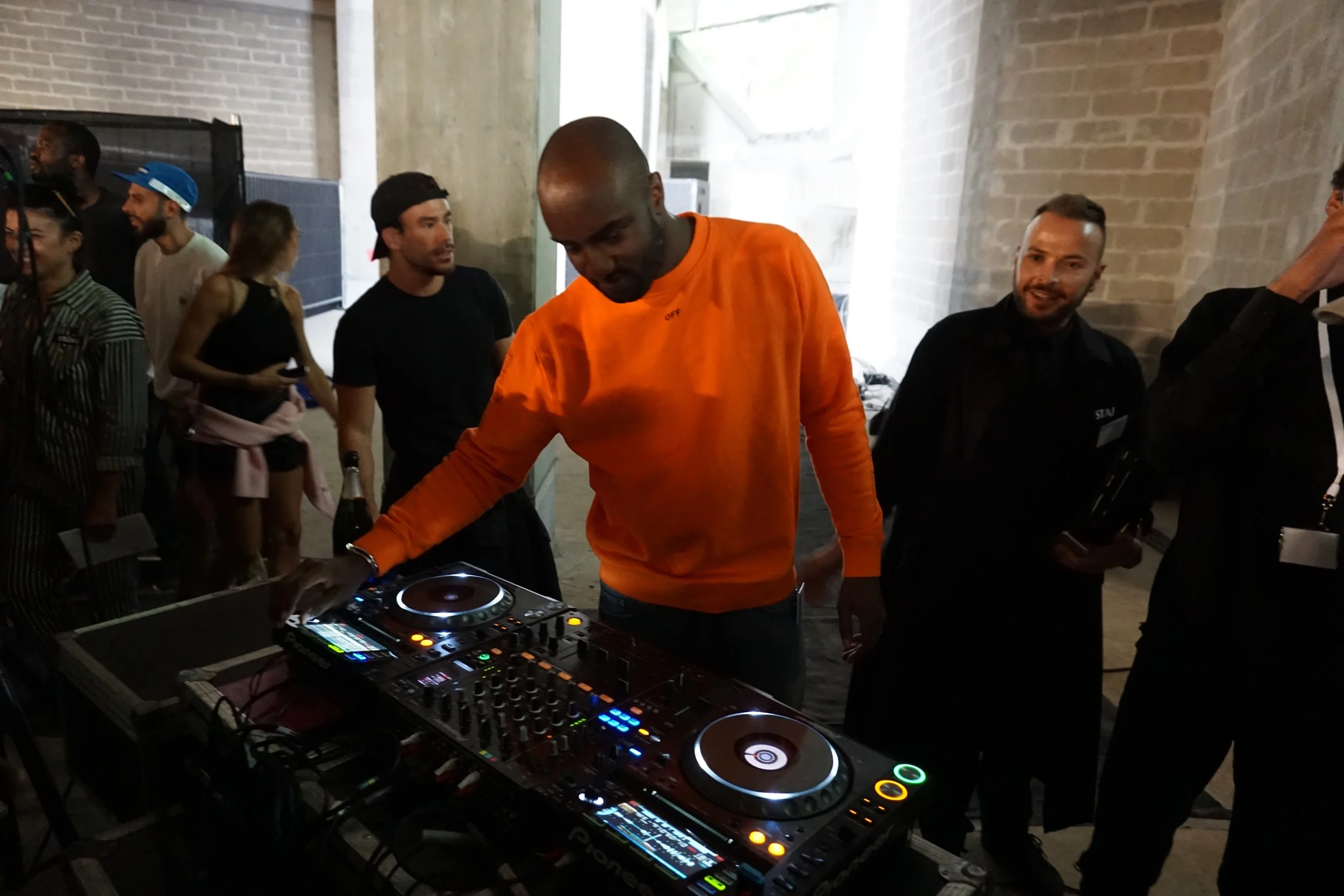 Virgil Abloh graces us with a DJ set backstage post-show at Off White men's runway collection.