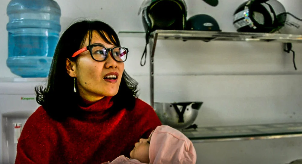 Femme racontant son histoire (Hong)