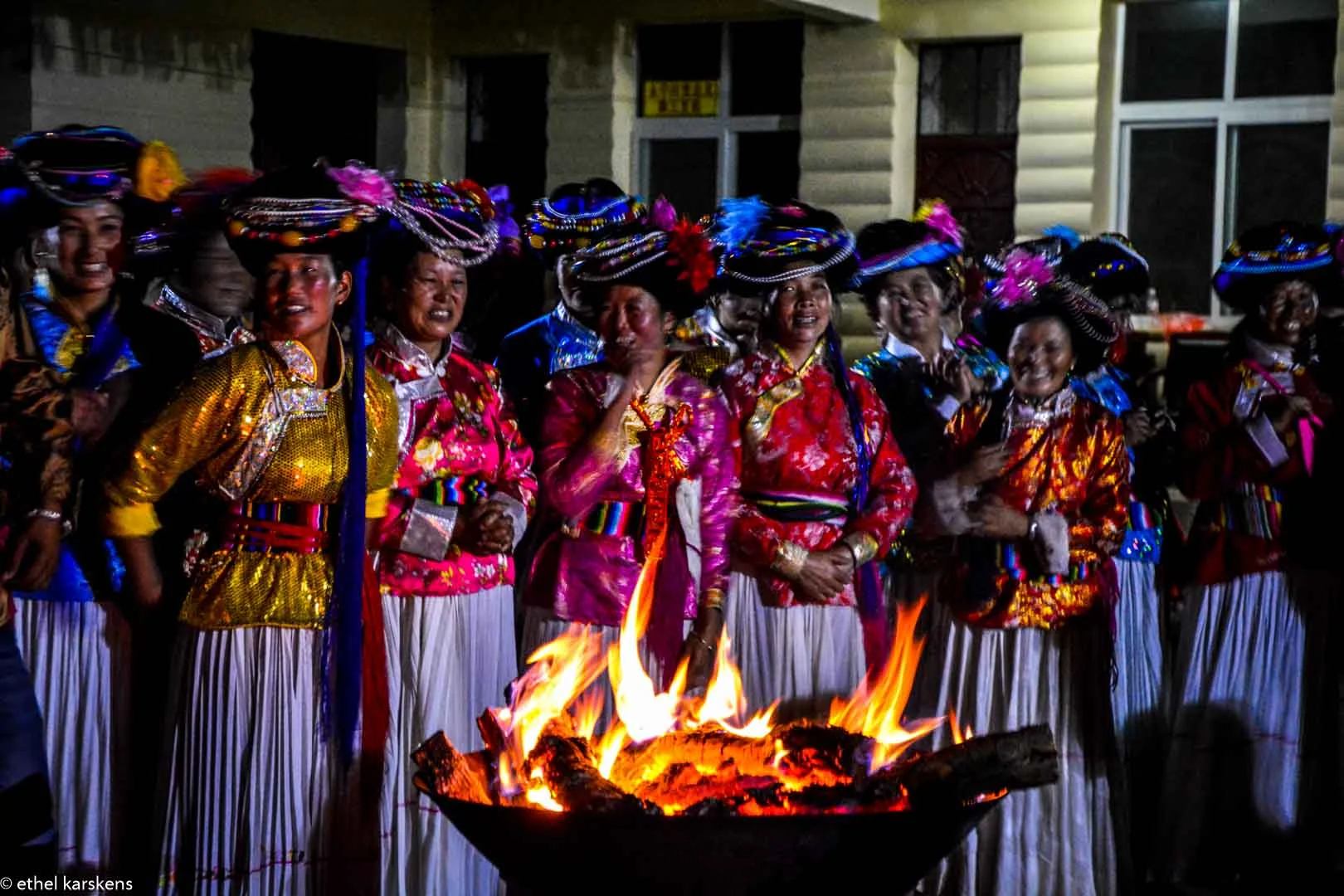 Femmes qui chantent à une cérémonie Mosuo