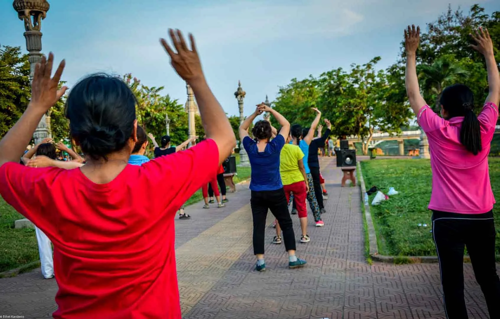 Women doing gymnastic in Battambang (Cambodia)