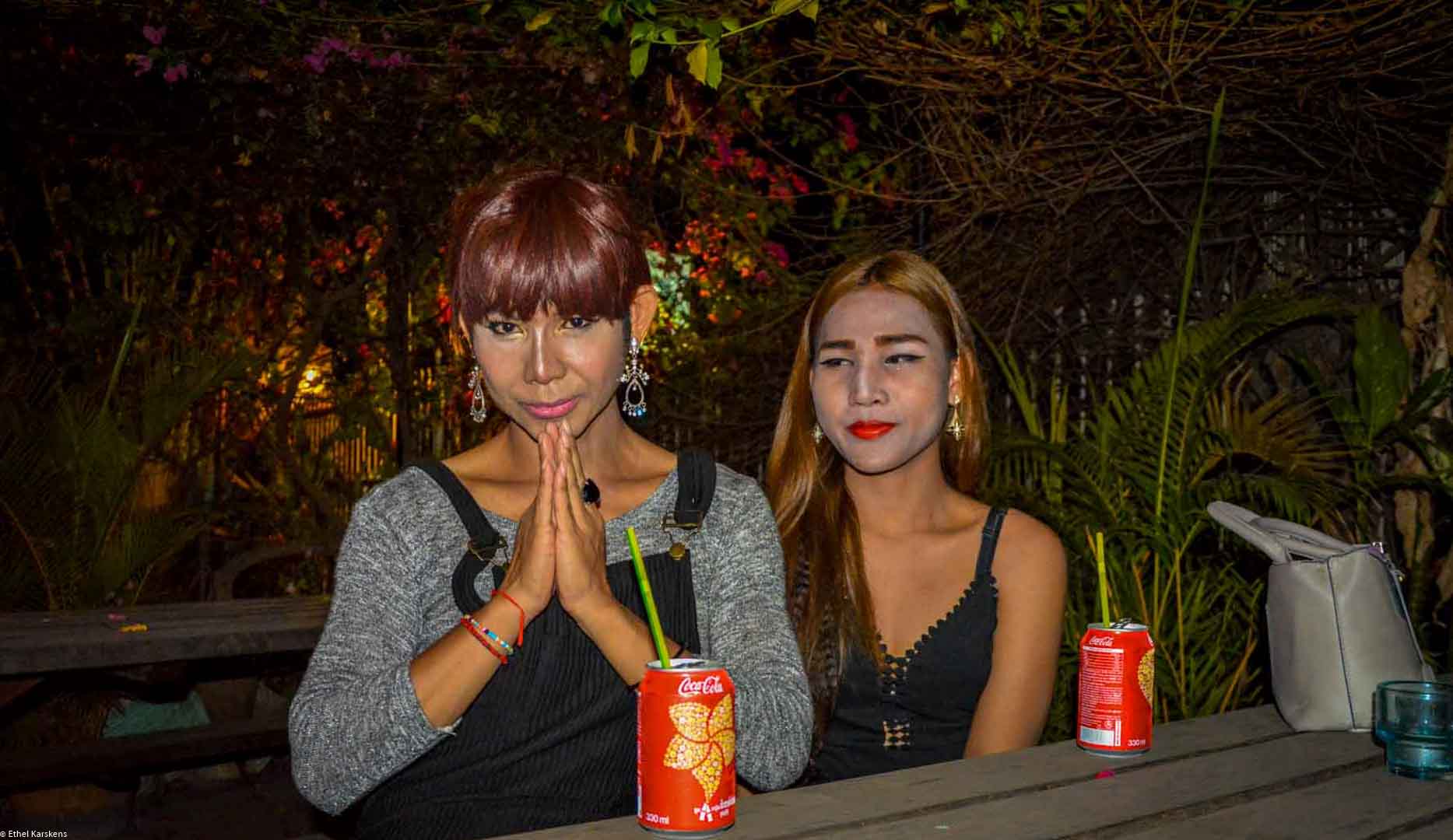 Women in a bar (Touch and her friend)