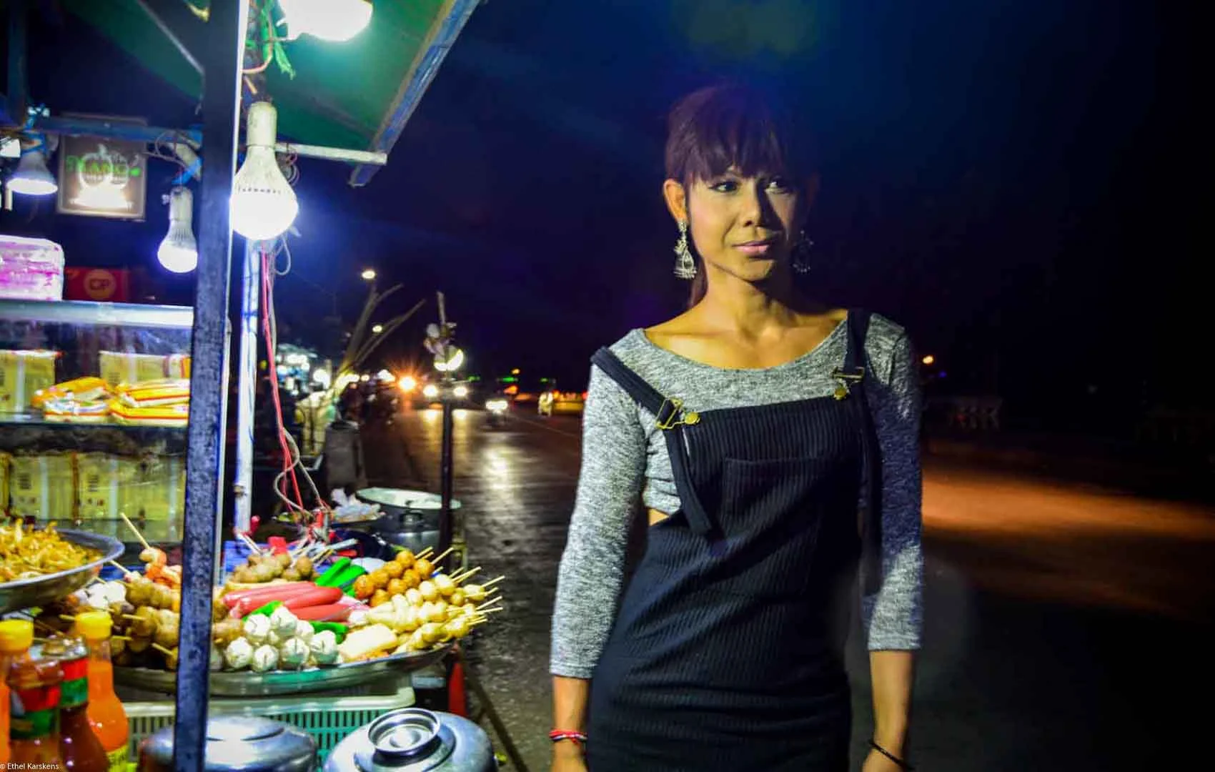 Woman walking in the street of Battambang (Touch at night) 