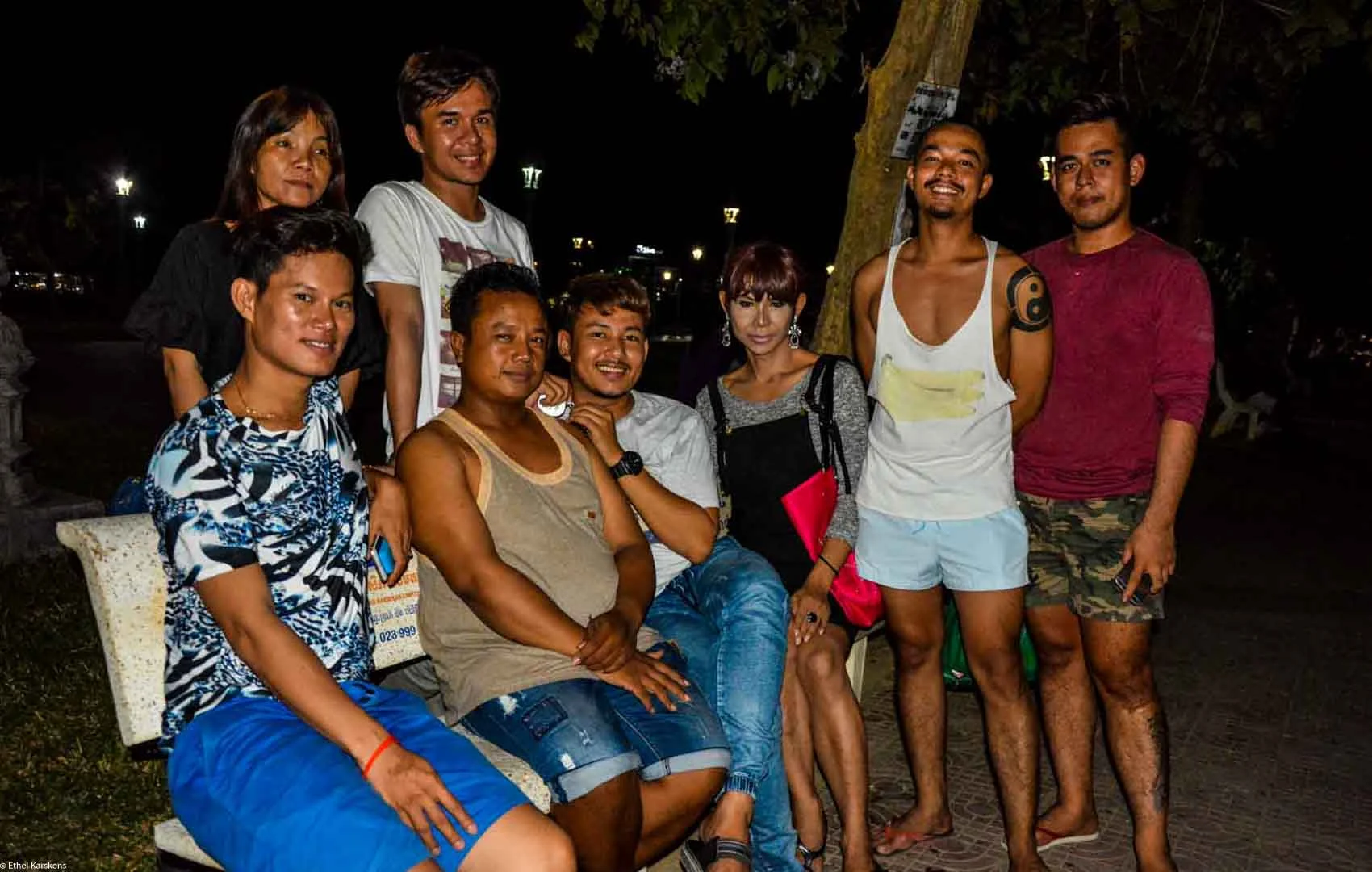 Femmes et hommes dans le parc (LGBT community) 