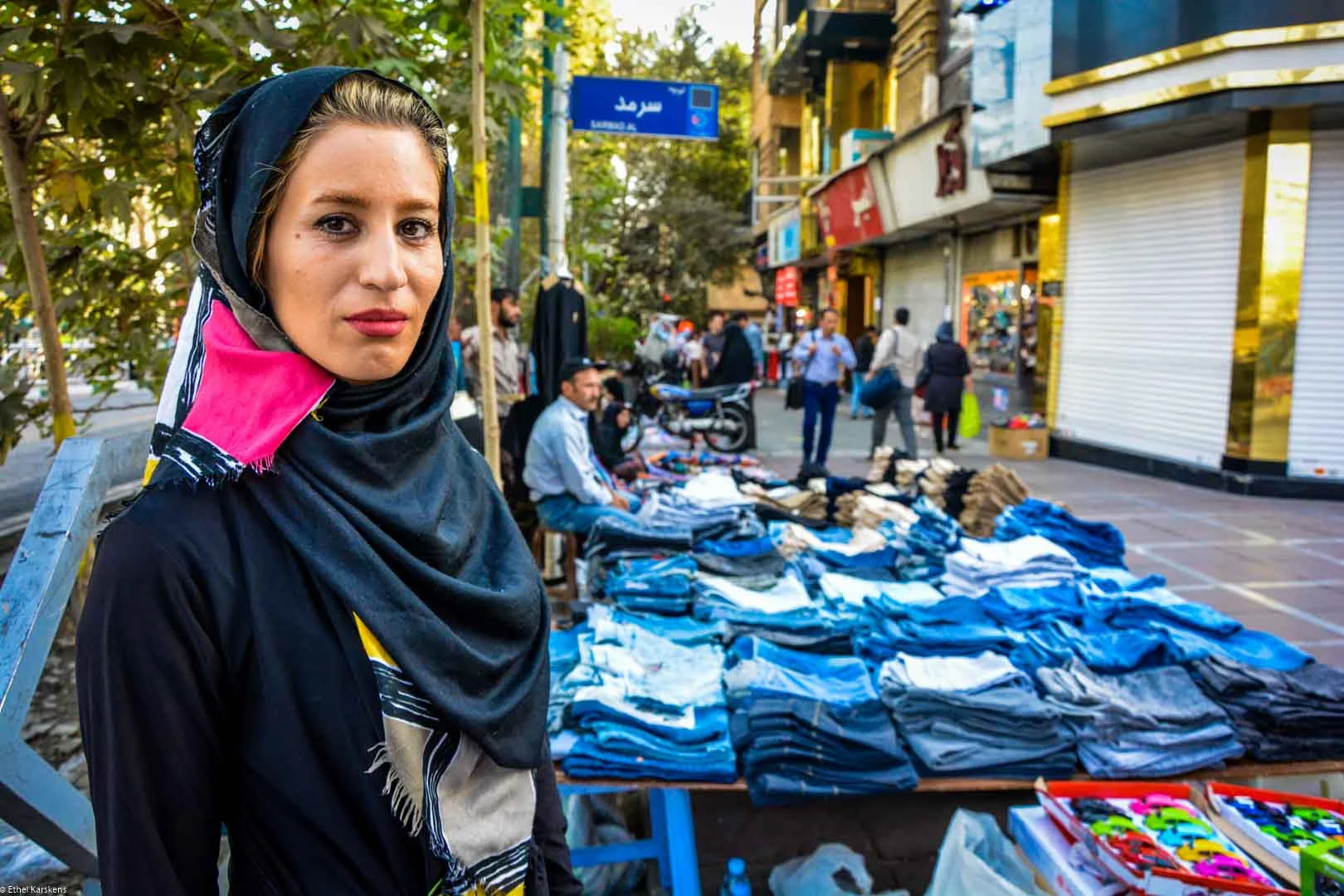 Vendeuse sur rue Valiasr