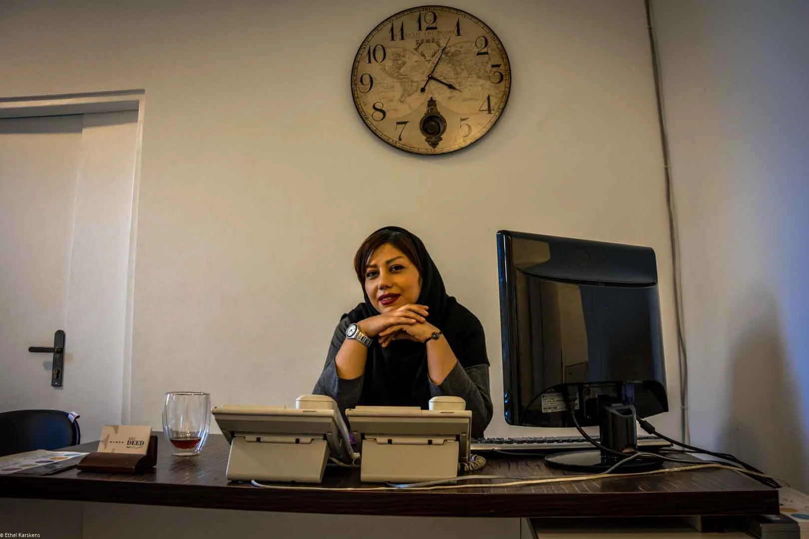 Femme non-mariée, secrétaire à plein temps