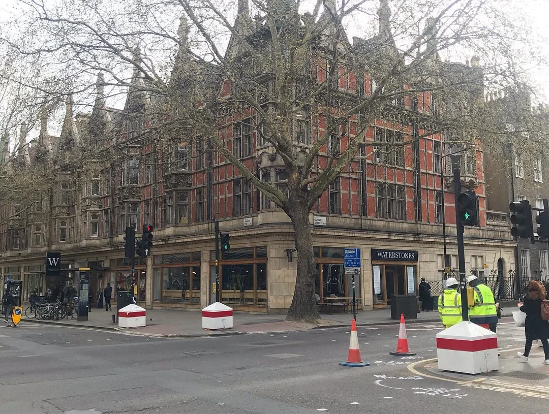 waterstoneslondon.jpg