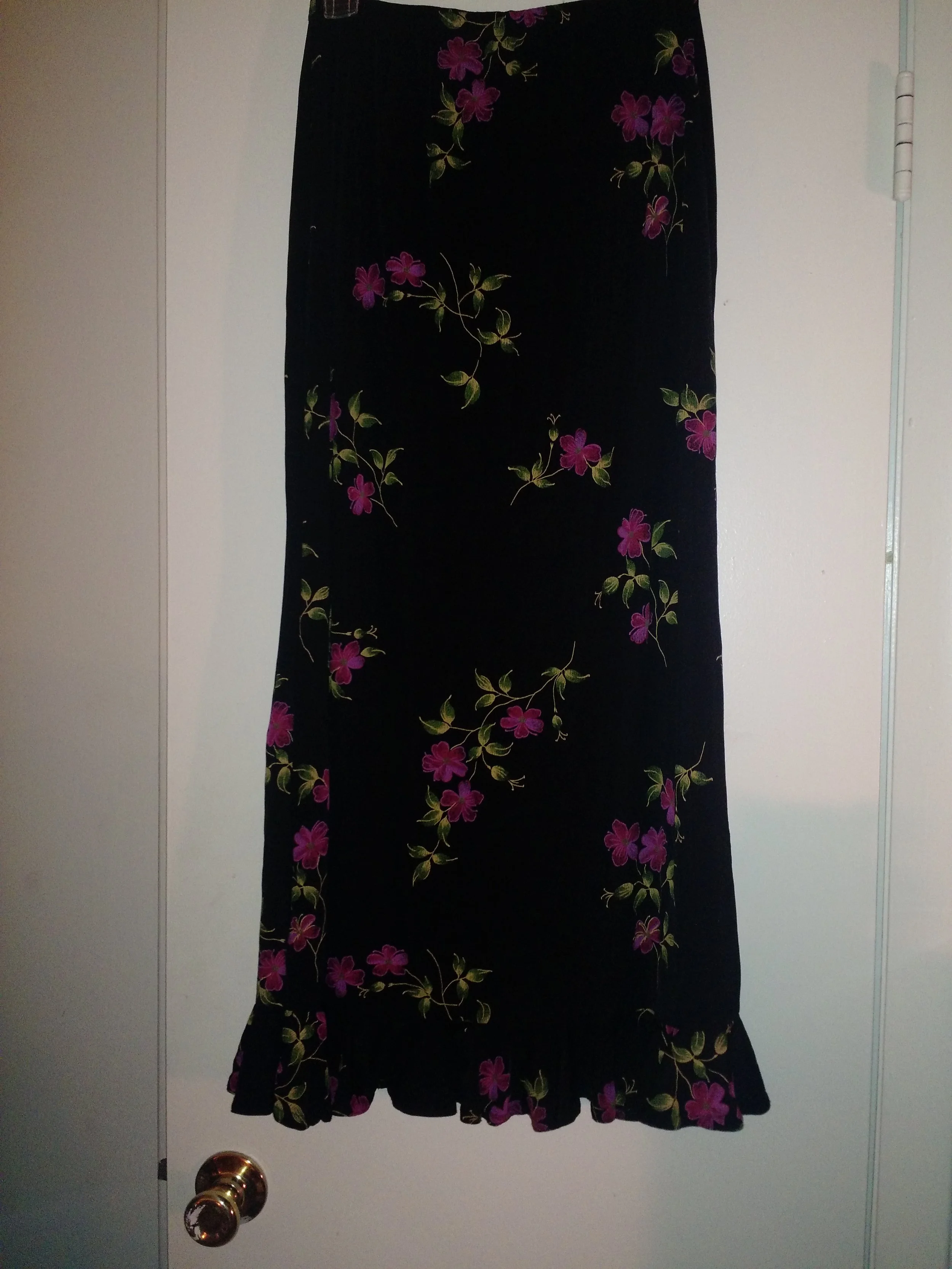 At first I thought this was a bit above my age bracket hehe but then I thought about pairing it with some boots for the winter with a fitted top tucked in....yehhhh. This was supposed to be $6 but I was able to get it for $3