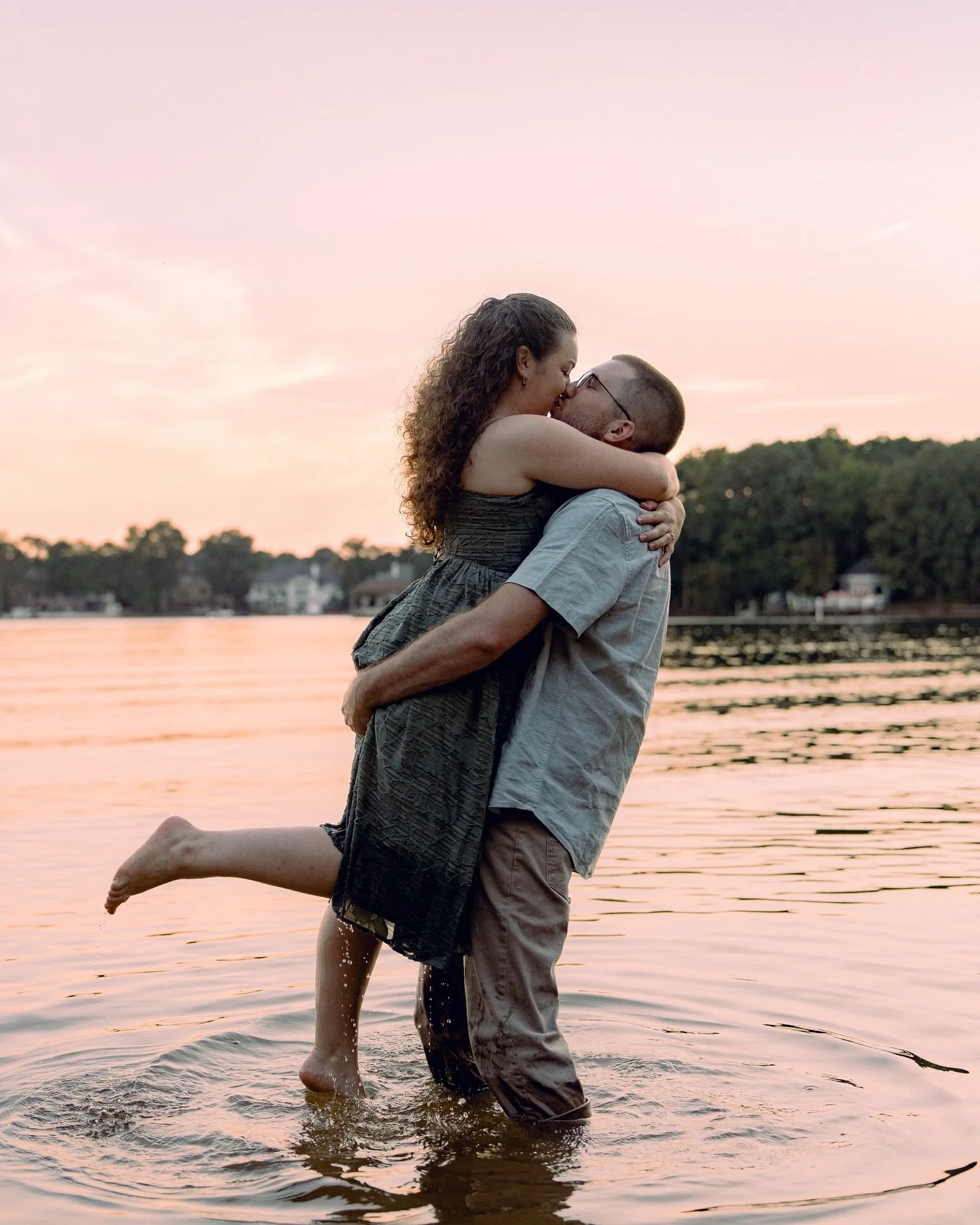 This is what I capture- the fun and romantic side of the couple 🤪🥰. Happy engagement 😍!