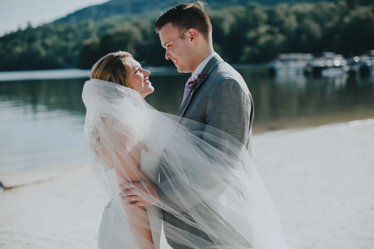 2016 trend? I have something beautiful. It was @batesjernigan &amp; @say_rah_jern &lsquo; wedding day in 2016. am I crazy?🤪 Yes, I have kept 2016 wedding photos for 10 years in case you lose them. You can count on me😉!