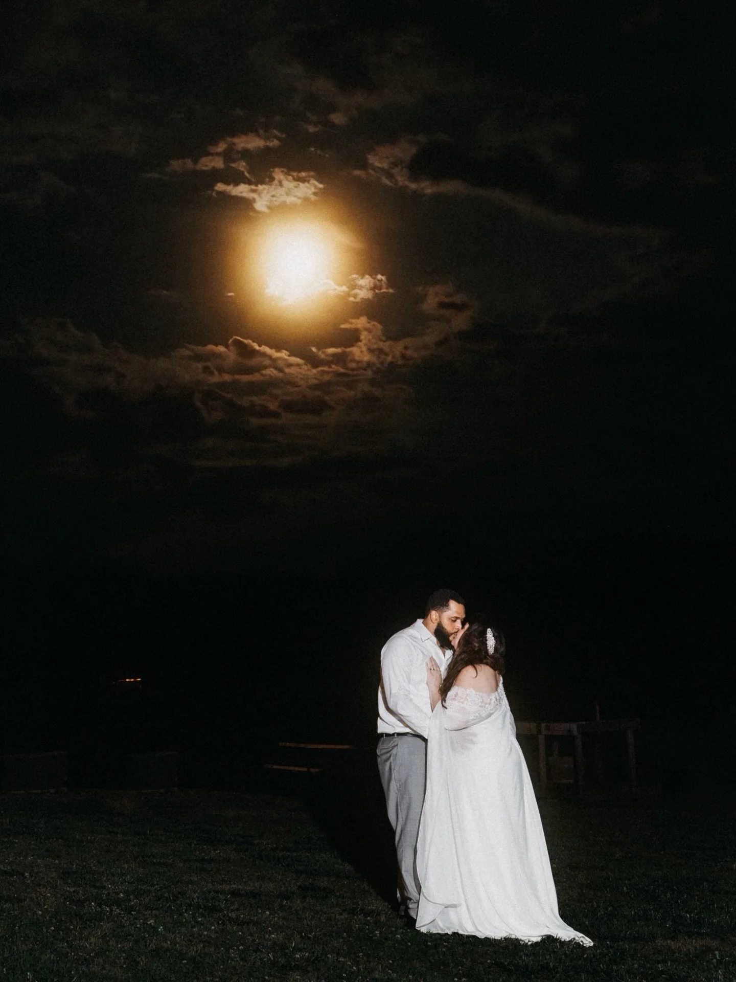Absolutely gorgeous wedding it was! The Moon was shining on them at the end celebrating @victoriafritzywinters and Douglas&rsquo; wedding. Congratulations!
Venue @treehousevineyards