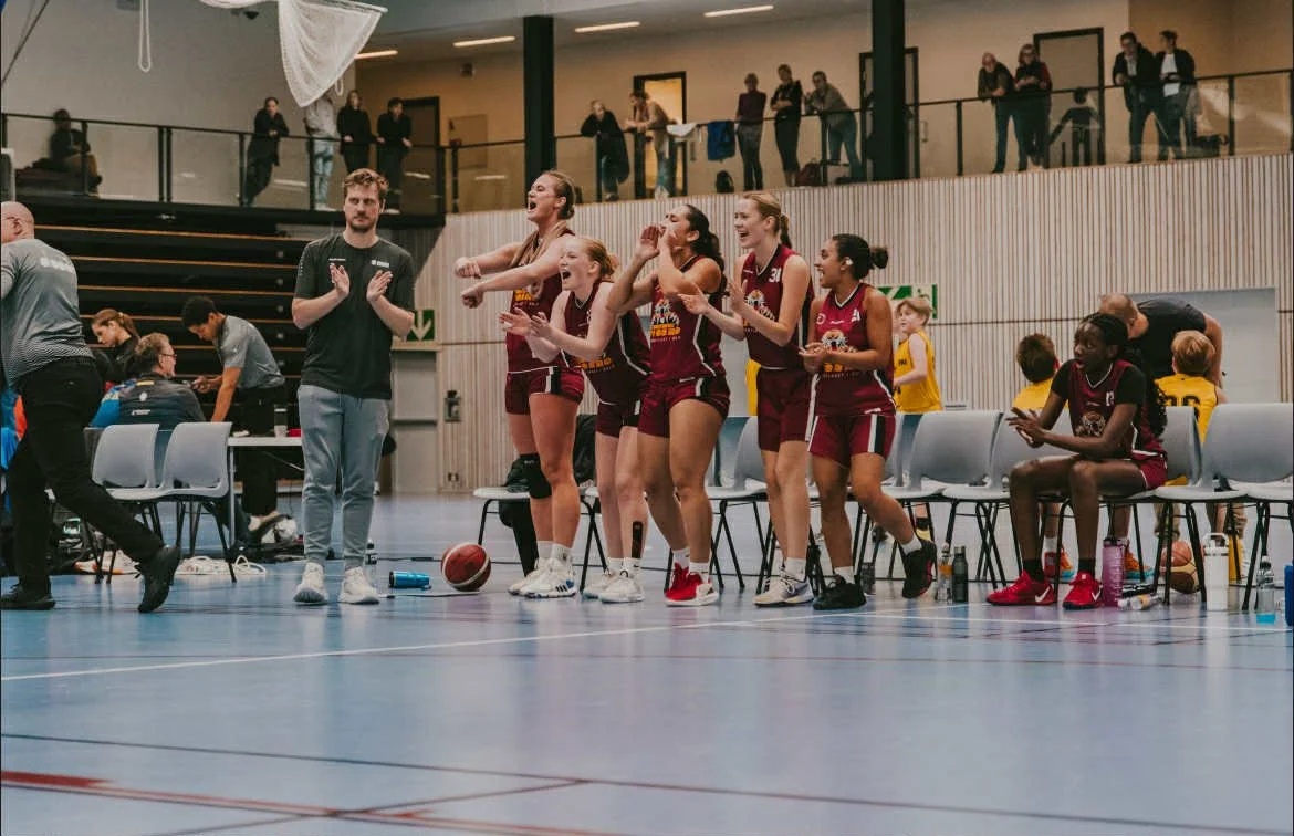 JENTER 19 OG 1. DIVISJON!