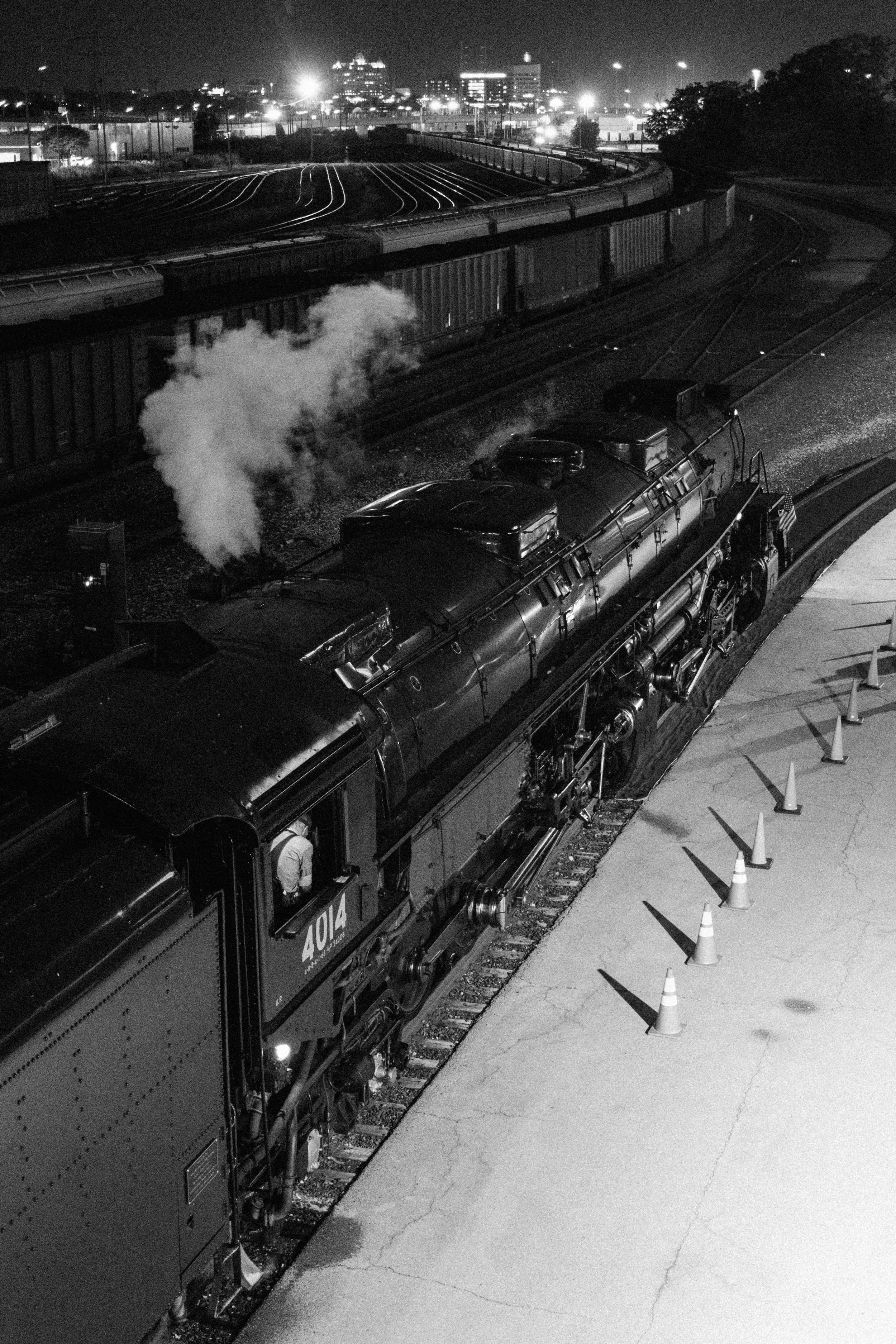Rail Noir.jpg
