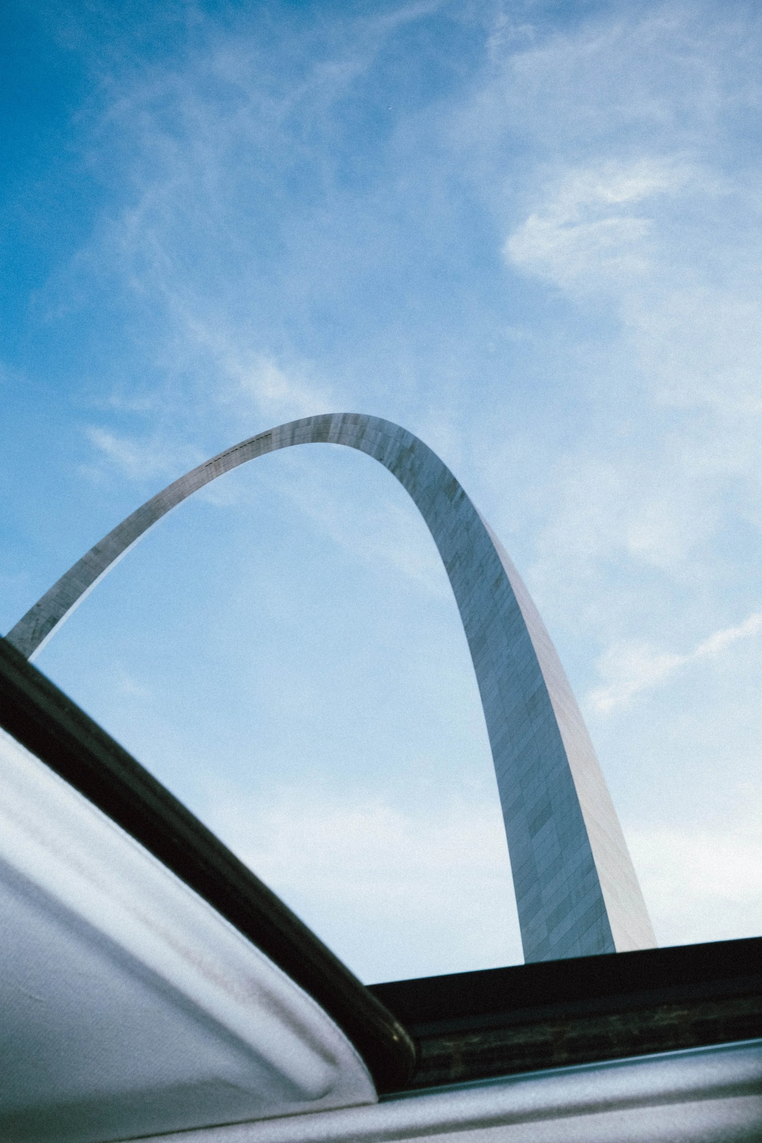 Gateway Arch drive byJPG.jpg