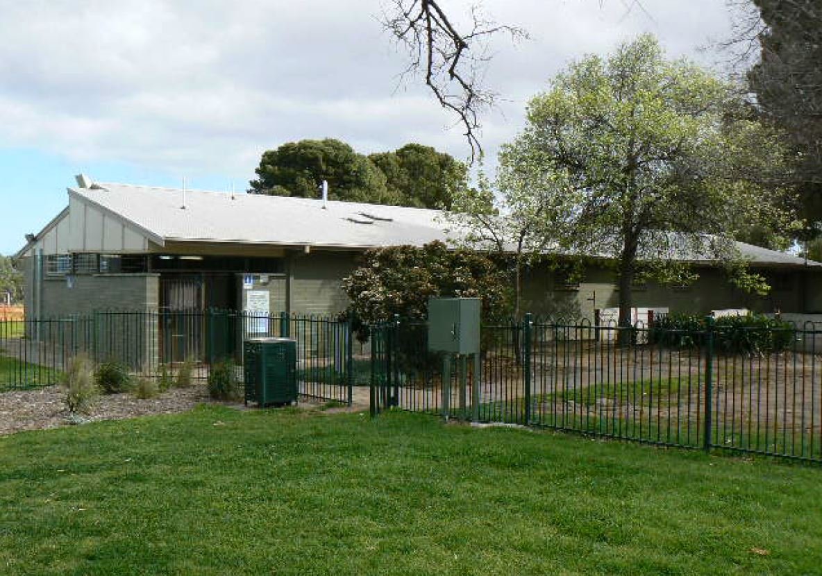 02_Playground shed erected 1960s as pictured 2007.JPG