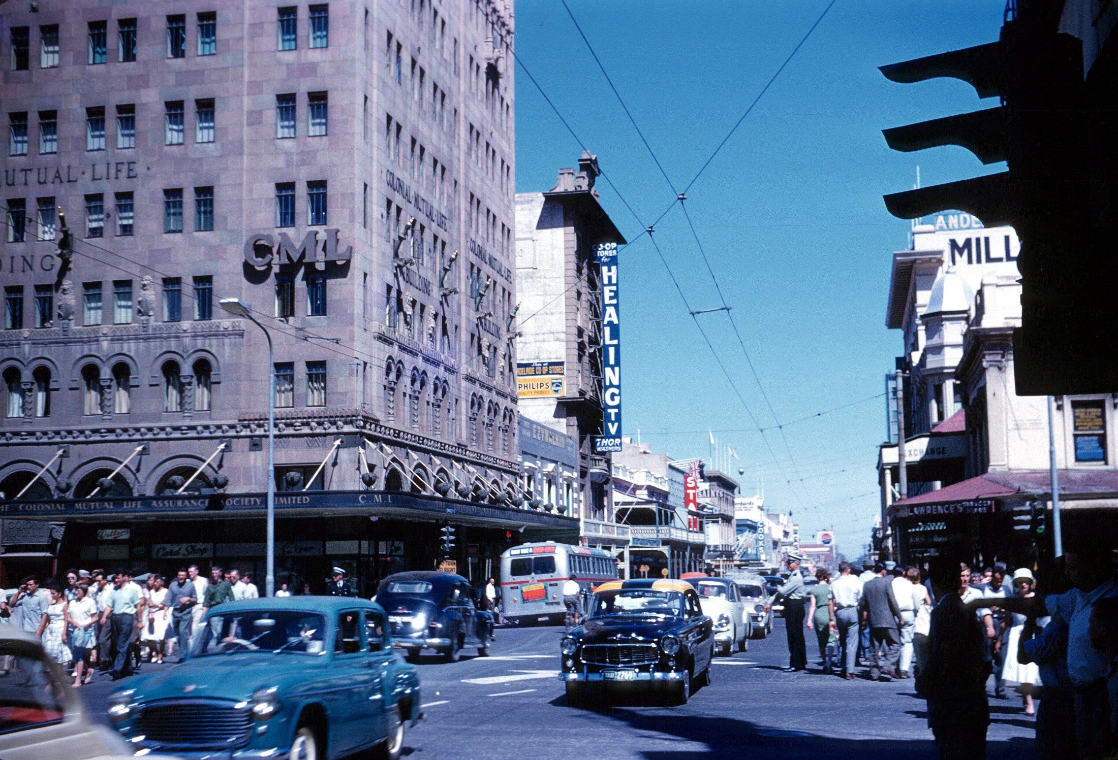1961 0068 - Hindley St, Adelaide, SA.jpg